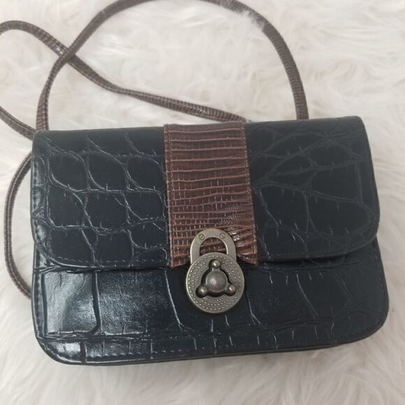 Cute Crossbody Bag w/Unique Closure Faux Leather - Picture 4 of 11